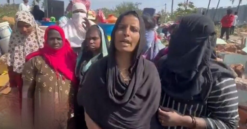 കർണാടകയിൽ വീണ്ടും ബുൾഡോസർ രാജ്; നോട്ടീസ് നൽകാതെ കുടുംബങ്ങളെ ഇറക്കി വിട്ടു.